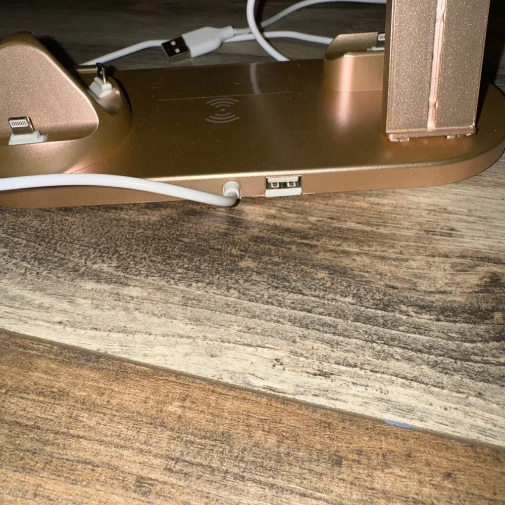 SHEIN Charging Stand